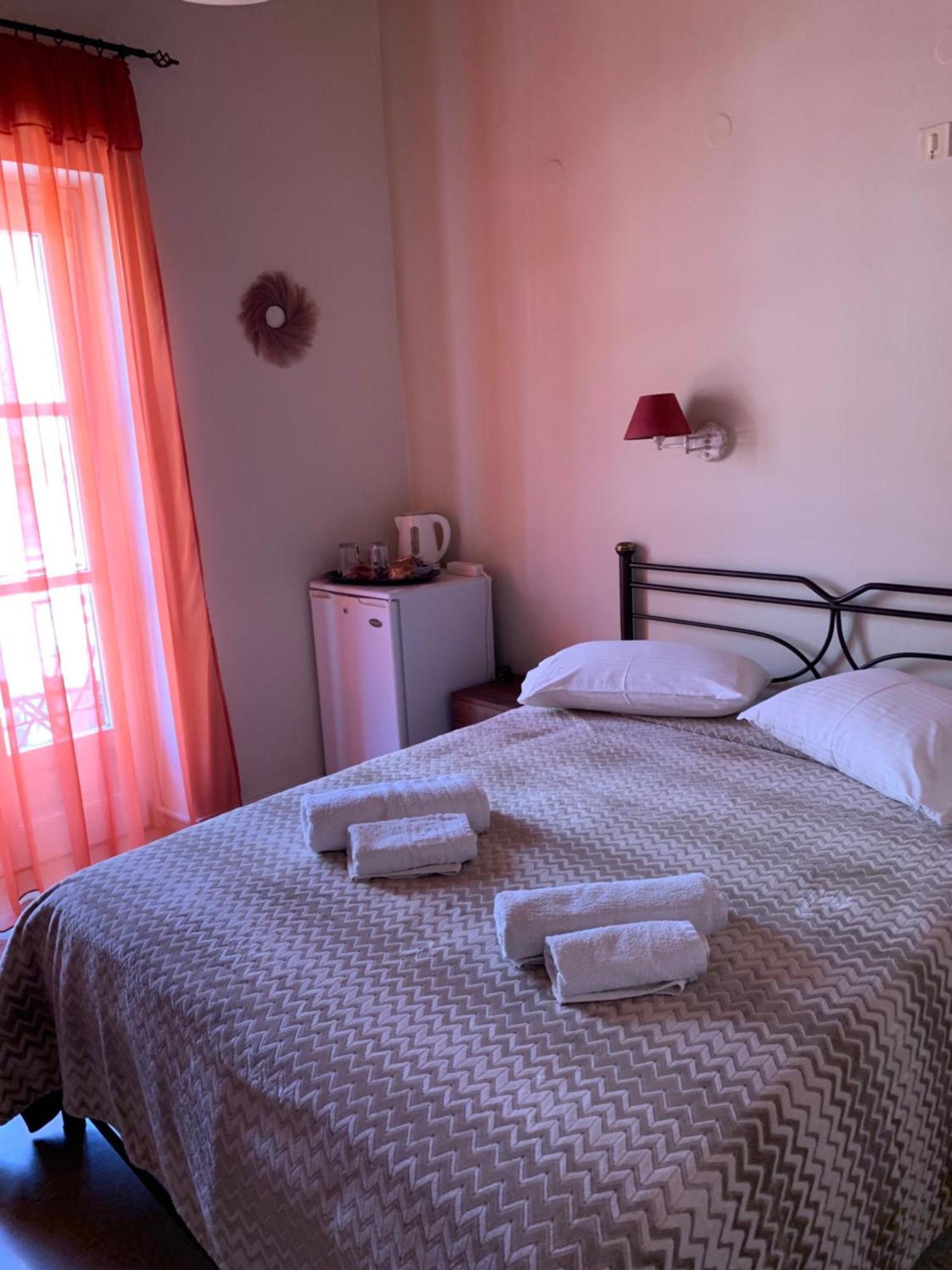 Guesthouse Corali 伊兹拉 外观 照片